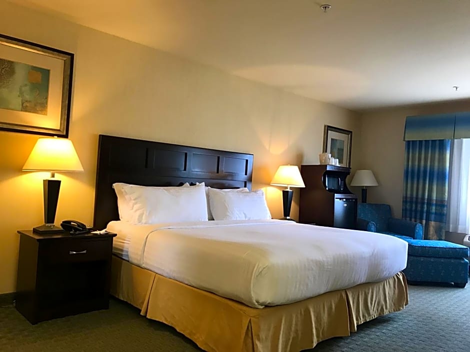 Holiday Inn Express Fort Bragg