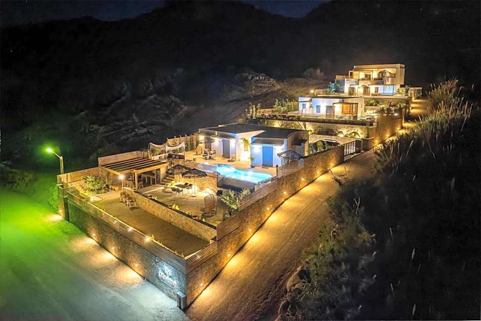 Mnḗmē Suites & Villas
