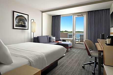 Deluxe Guest room, 1 King, Sofa bed, Bay view, Balcony