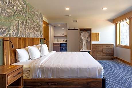 Superior Suite with Mountain View