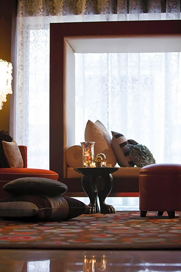 Renaissance New Orleans Pere Marquette French Quarter Area Hotel
