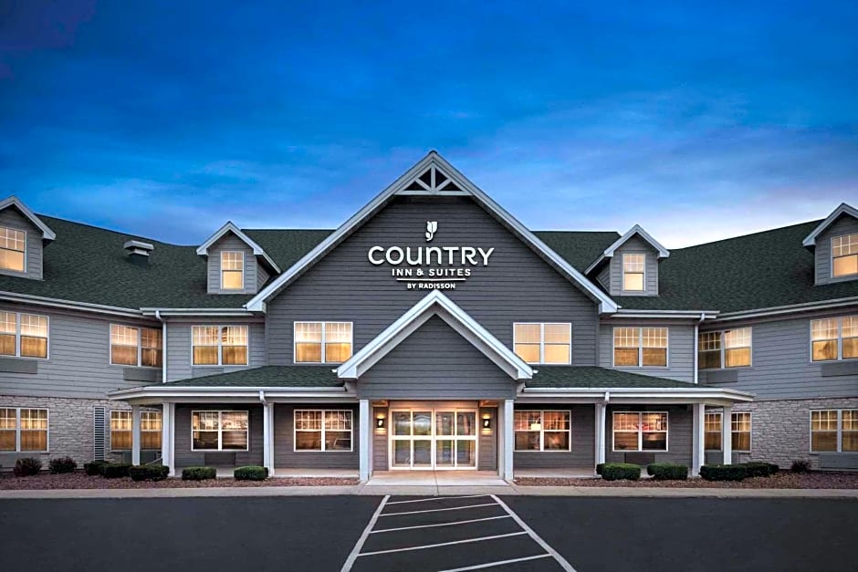 Country Inn & Suites by Radisson, Germantown, WI