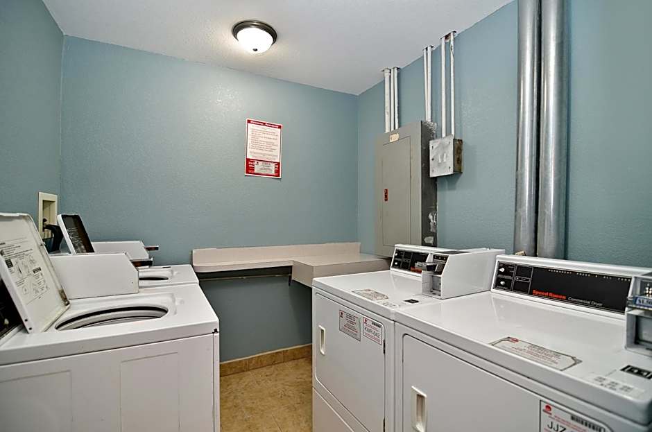 Ramada by Wyndham Cedar Rapids South