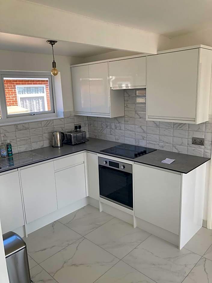 2 bed chalet Greatstone, New Romney sands holiday village 2mins from beach