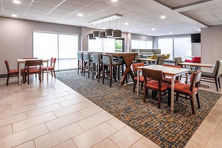 Hampton Inn By Hilton Commerce