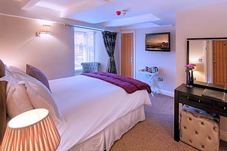 Room 1 - Standard King Ensuite with Shower