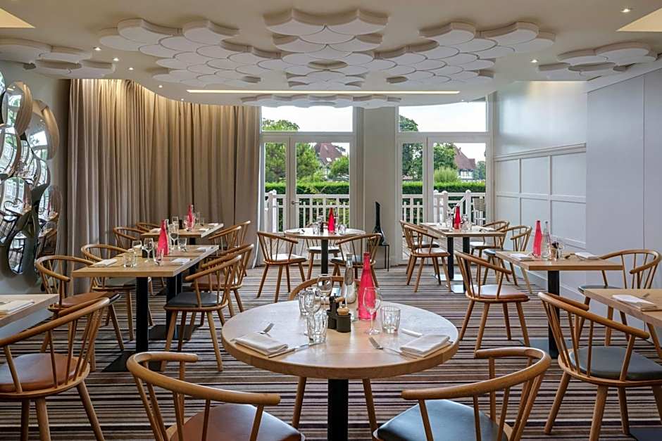 Renaissance Paris Hippodrome de St. Cloud Hotel