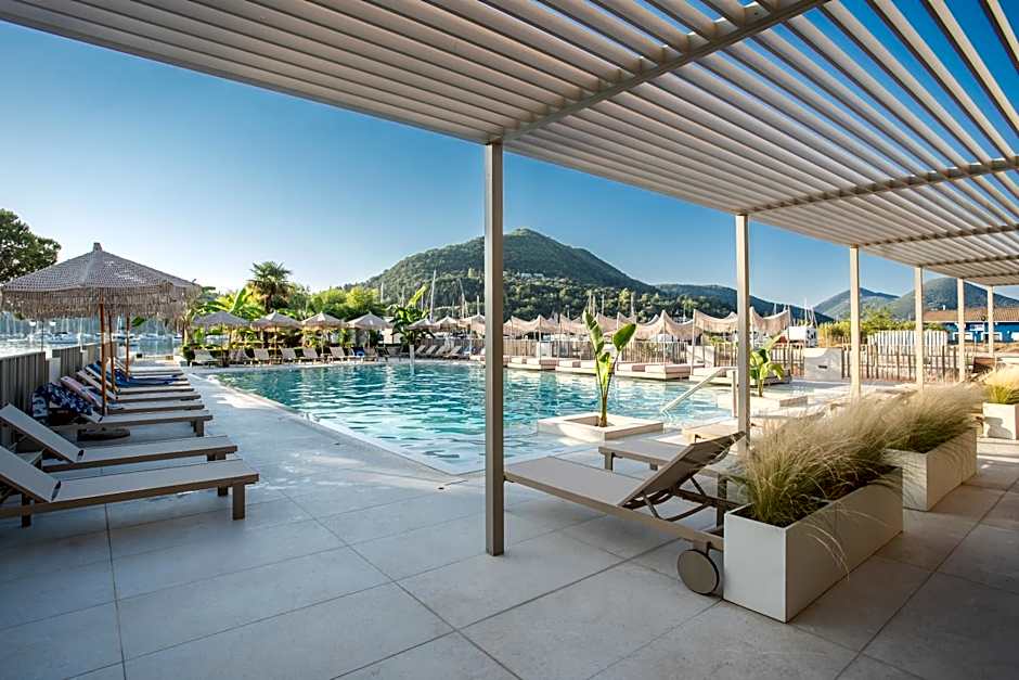 Athos Hotel