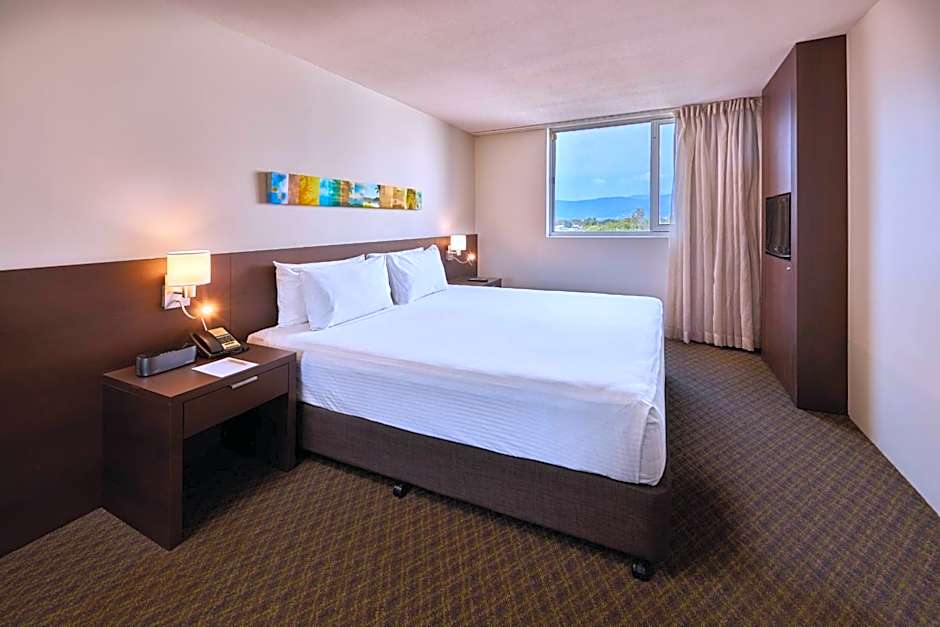 Cairns Harbourside Hotel