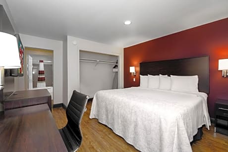 Suite Room with One King and Two Queen Beds/Kitchen Smoke Free
