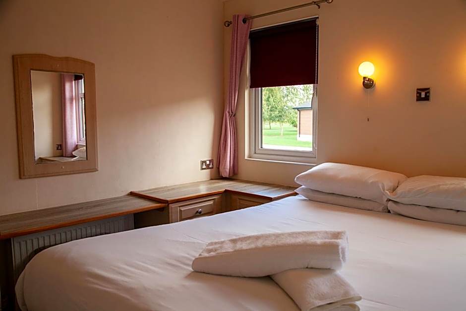 Saffron Lodge With Hot Tub