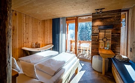 Bathtub, Balcony