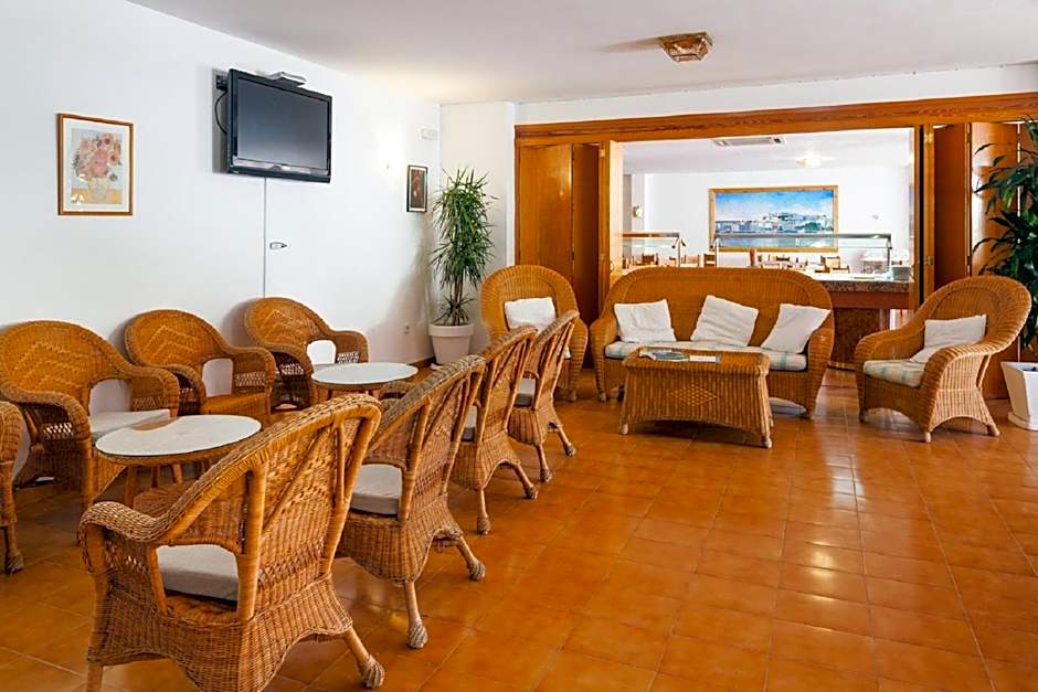 Aparthotel Puerto Cala Vadella