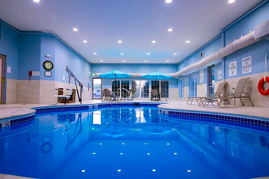 Holiday Inn Express Hotel & Suites Center Township By IHG