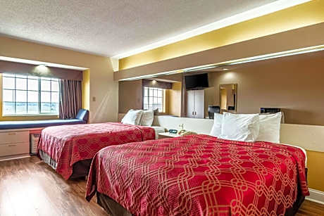 Queen Room with Two Queen Beds - Accessible/Non-Smoking