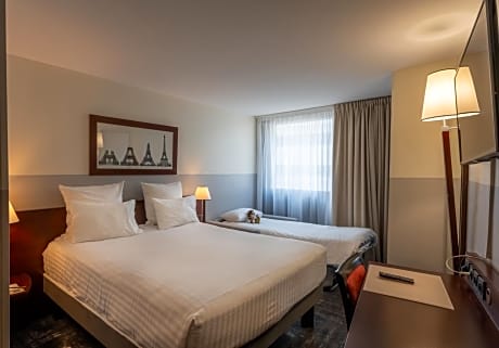 Superior Room with 1 double bed and 1 single bed