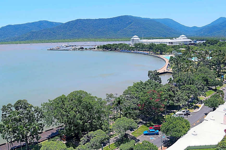 Cairns Aquarius
