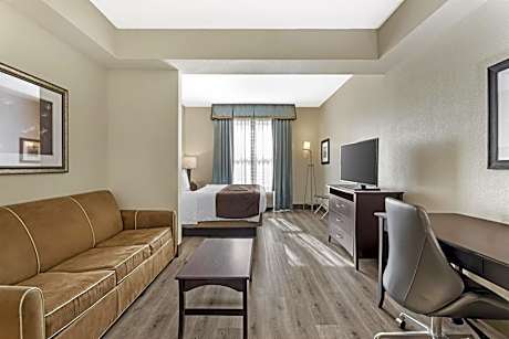 Best Western Plus Chain Of Lakes Inn & Suites