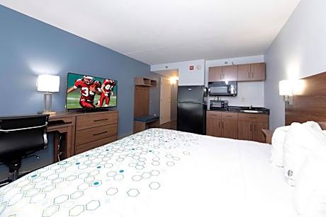 HomeTowne Studios by Red Roof Chantilly