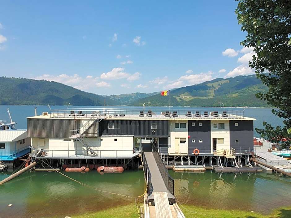 Hotel Plutitor Lebăda