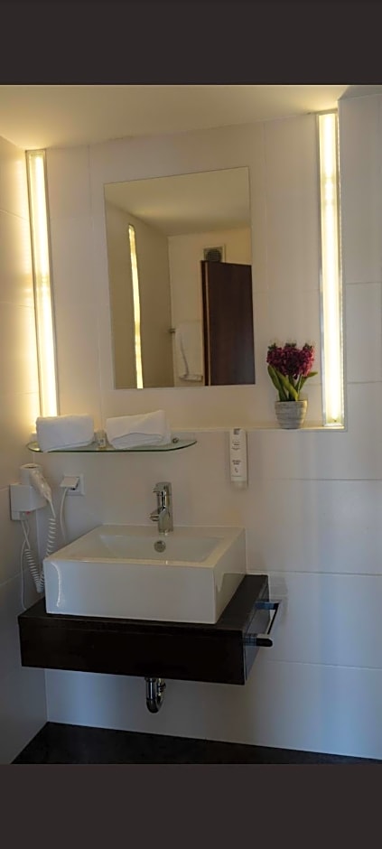 Self CheckIn Hotel Heckenrose Lorin