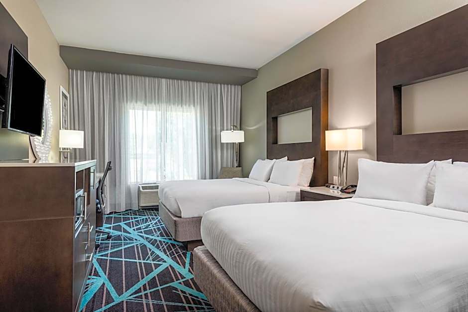 Holiday Inn Express & Suites Charlotte Airport By IHG