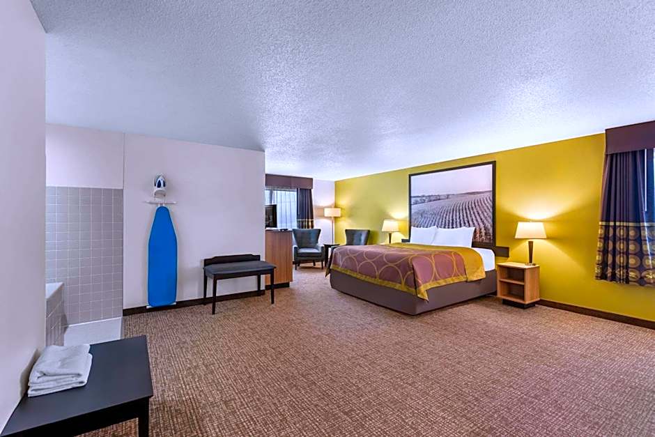 Super 8 by Wyndham Oelwein