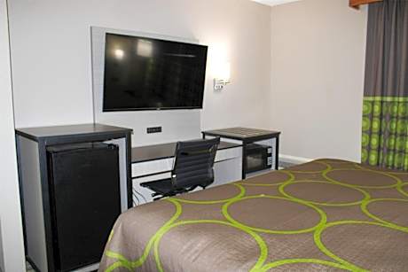 Queen Room - Mobility Access/Non-Smoking