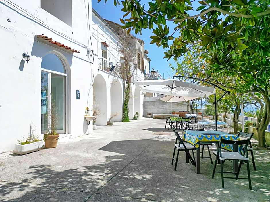 Casa Ninà- Camere con Vista Mare e Terrazza a Raito, Costiera Amalfitana