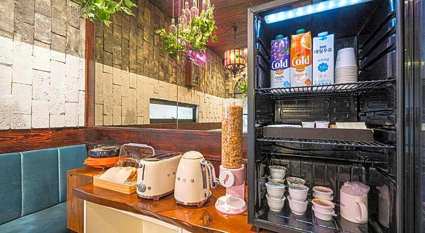 February Boutique Hotel Hwanggeum