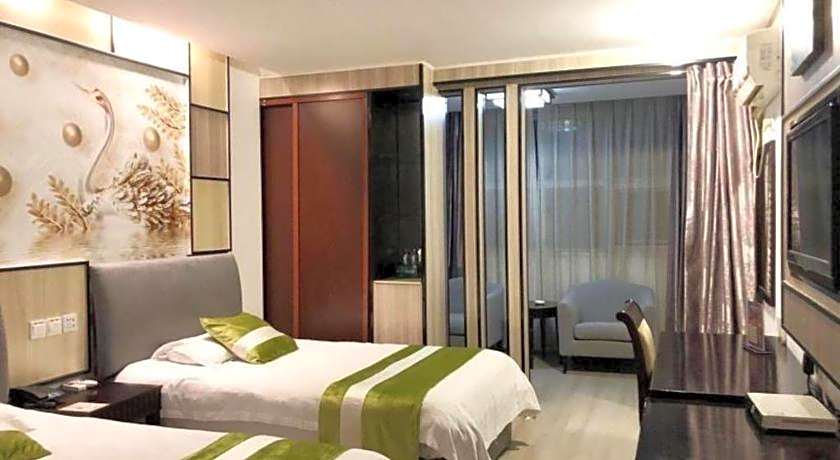 Green Tree Inn Taicang Baolong Square Hotel