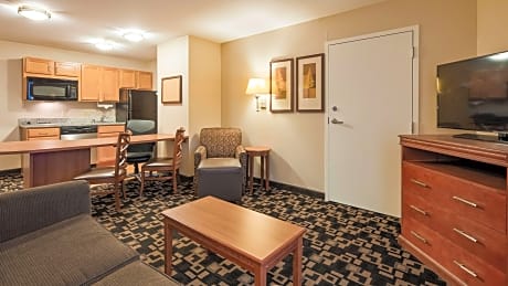Accessible - Suite King Bed Mobility Accessible Communication Assistance Bathtub Kitchenette Sofabed