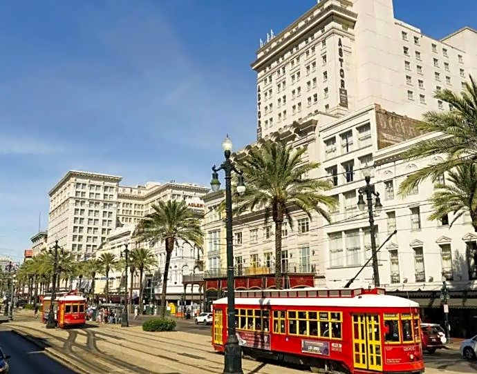 Amazing Condos Beautiful View 2 Blocks To French Quarter, Small Rooftop Pool, Gym, Seanger Theater, Super Dome, And Bourbon St