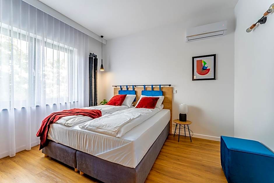 Apart House, Tylna 20