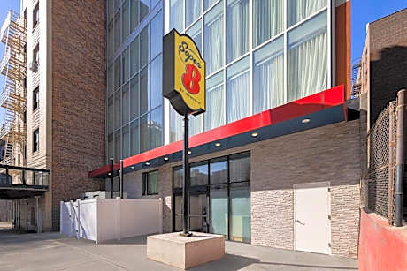 Super 8 by Wyndham Bronx Near Stadium