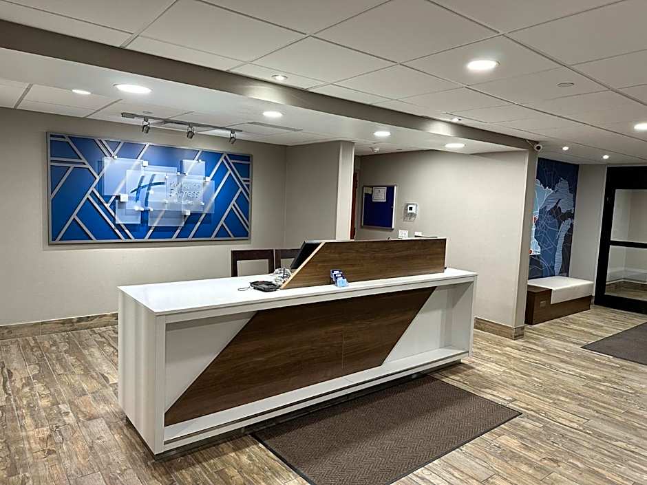 Holiday Inn Express & Suites Eden Prairie  Minneapolis By IHG