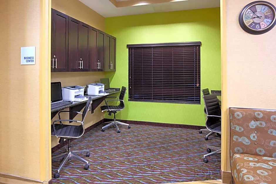 Holiday Inn Express Hotel and Suites Fort Dodge By IHG