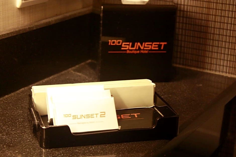 100 Sunset Boutique