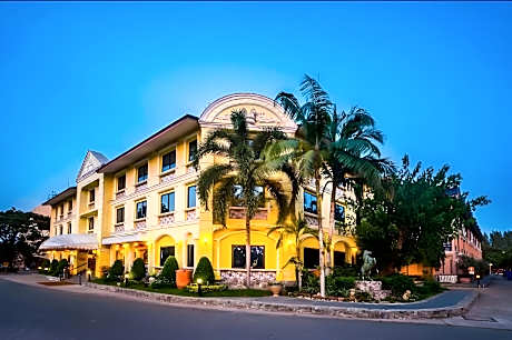 Horseshoe Point Resort & Country Club