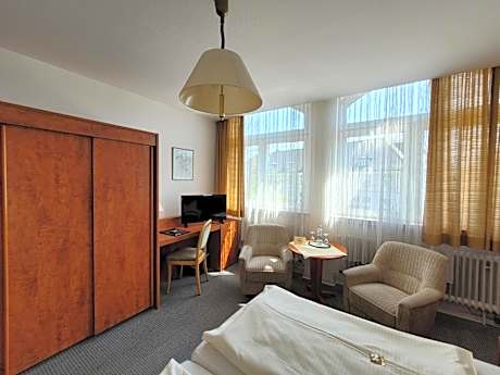 Budget Double Room - Annex Villa Germania