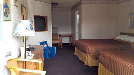 2 Queen Beds, Standard Room, Non-Smoking