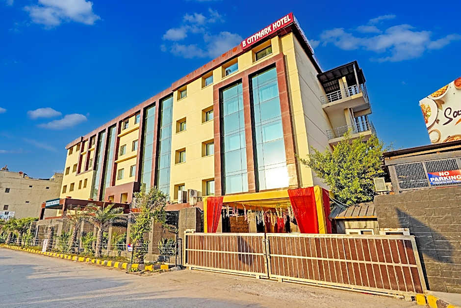 Super Townhouse OAK Hotel City Mark Gurgaon