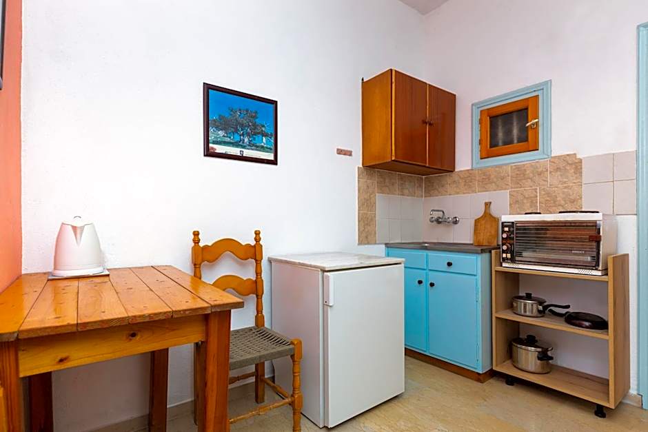 Alexandros Studios by Estia