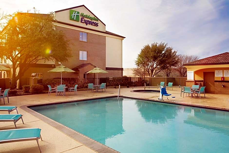 Holiday Inn Express & Suites DFW Airport - Grapevine By IHG