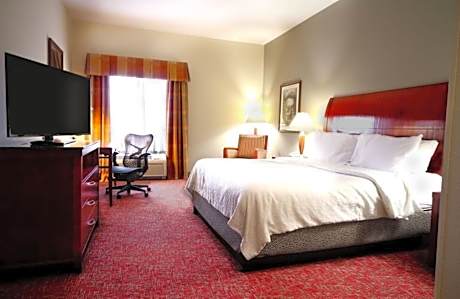 1 King Mobility/Hearing Accessible Ri Shwr