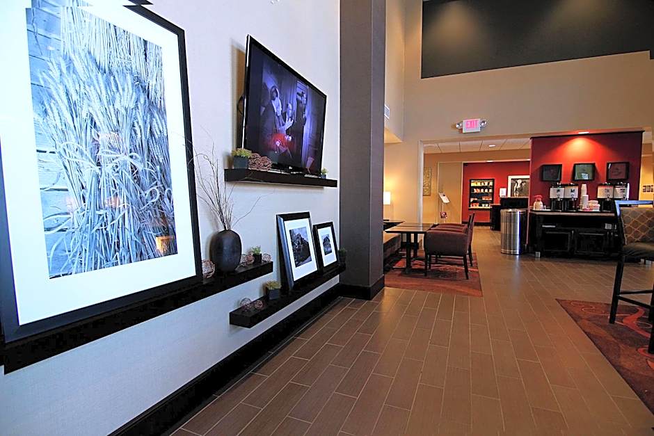 Hampton Inn & Suites Grand Forks