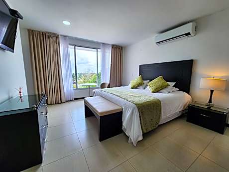 Queen Suite with Spa Bath