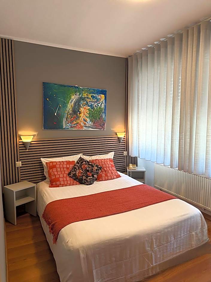 Yasha Hotel