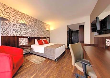 Standard 1 Queen Bed Non Smoking