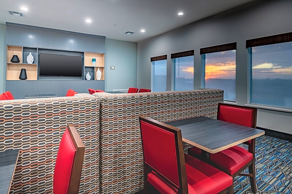 Holiday Inn Express & Suites N Waco Area - West, an IHG Hotel